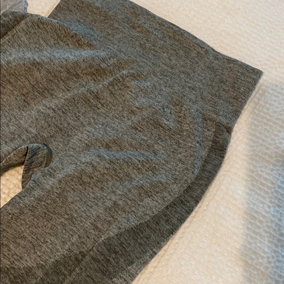 VS PINK seamless leggings - Picture 3 of 4